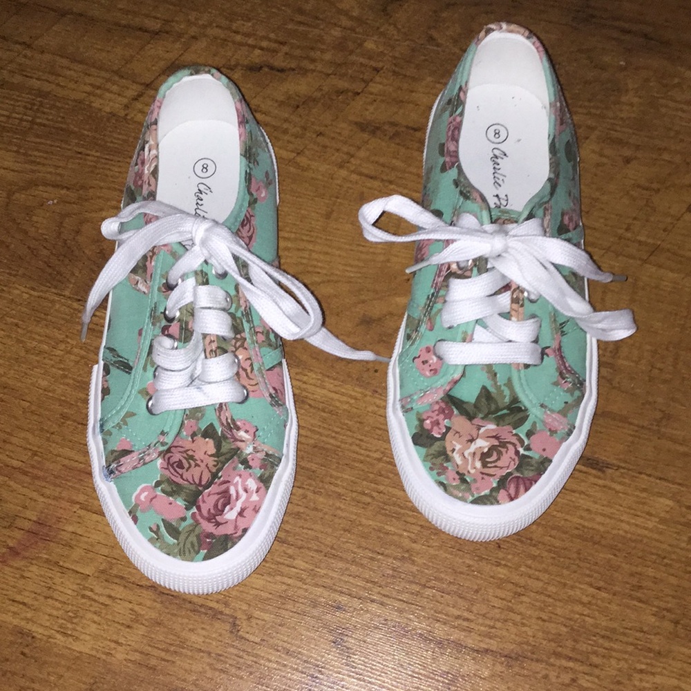 ⭐️Cute floral woman’s shoe